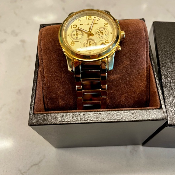 Michael Kors MK5659 Runway Chronograph Tortoise Shell and Gold Women’s Watch - Picture 2 of 6